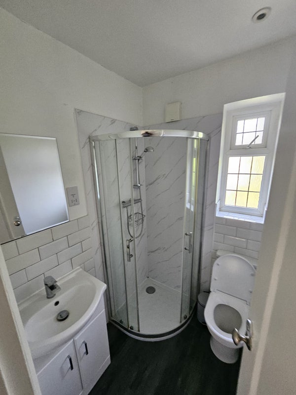 Room Ruscoe Road in Greater London