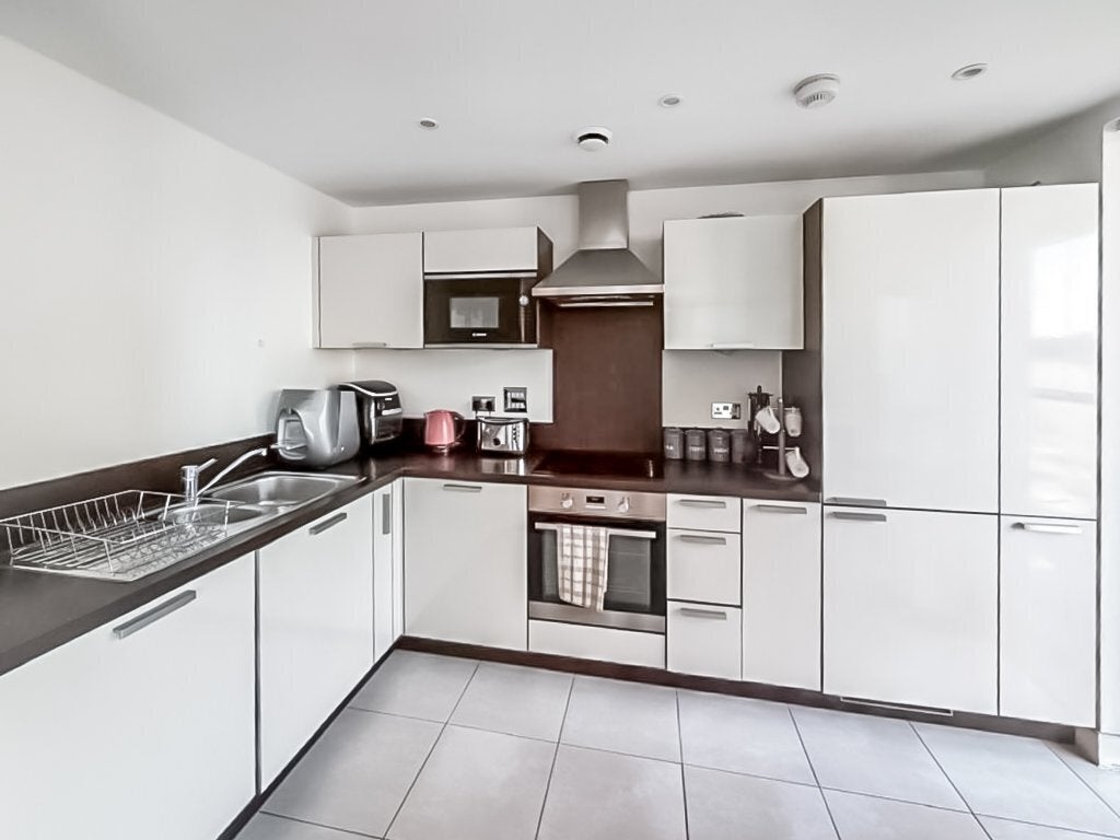 Flat Surrey Quays Road in Greater London
