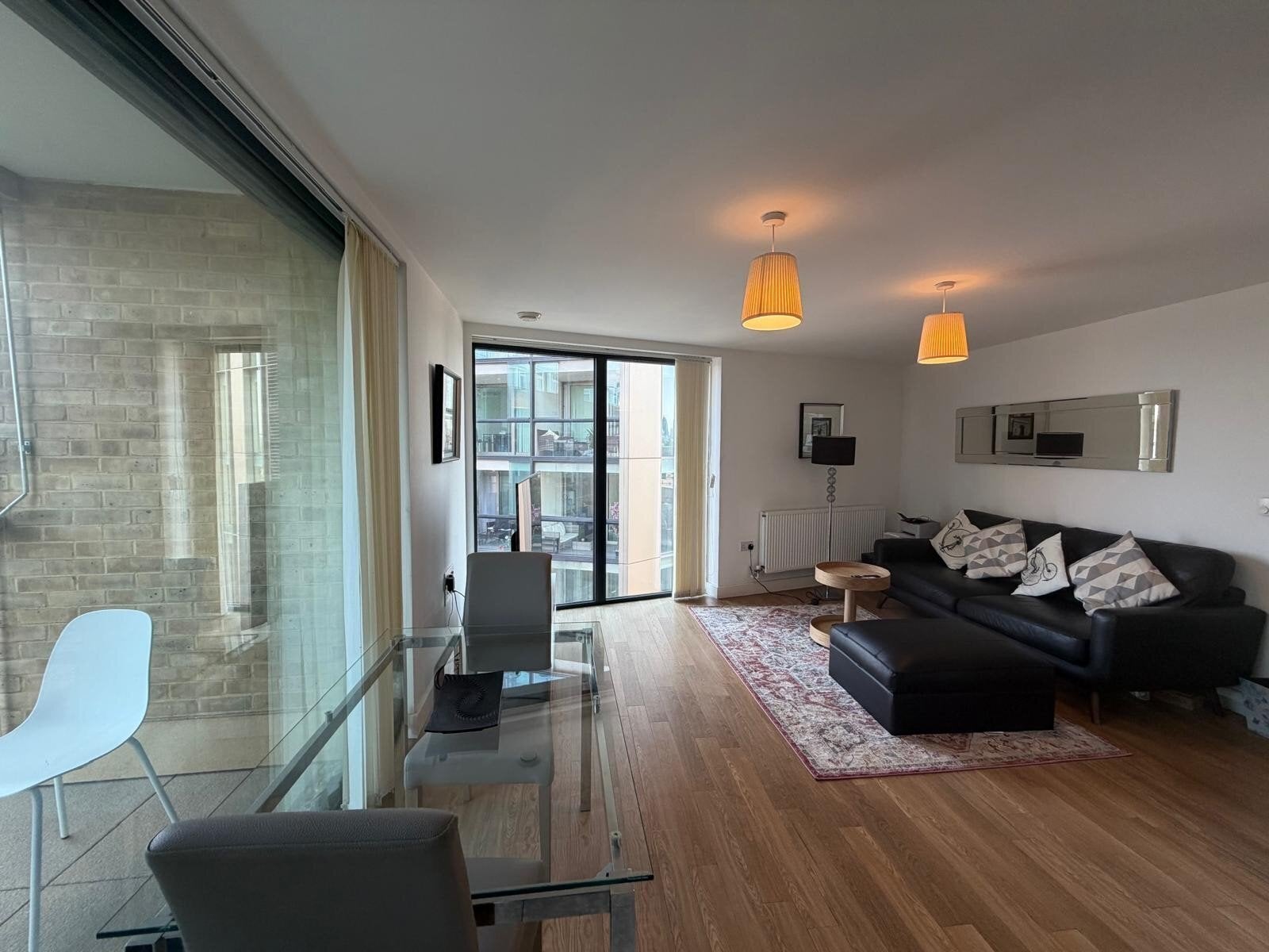 Flat Surrey Quays Road in Greater London