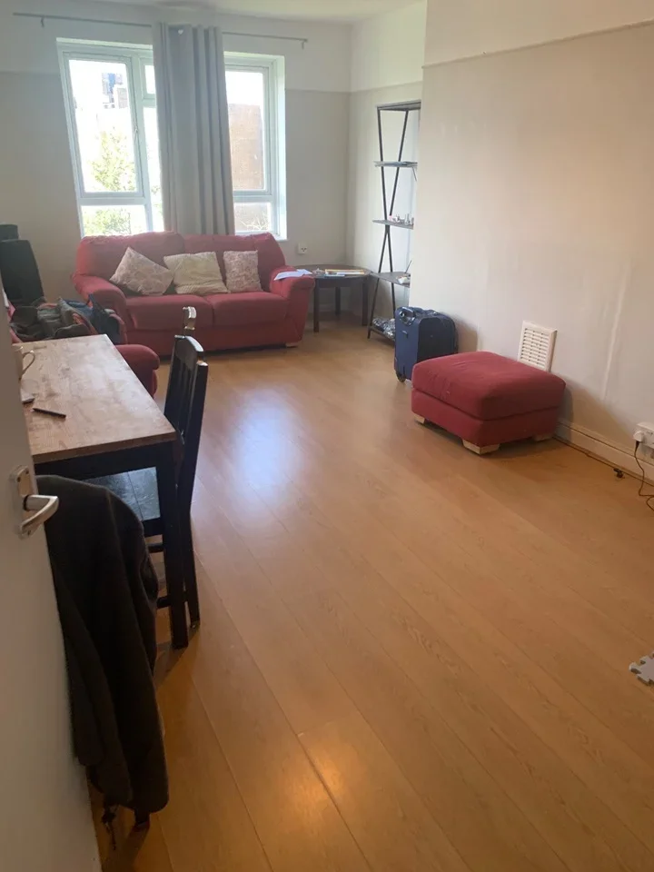 Flat Wickham Road in Greater London