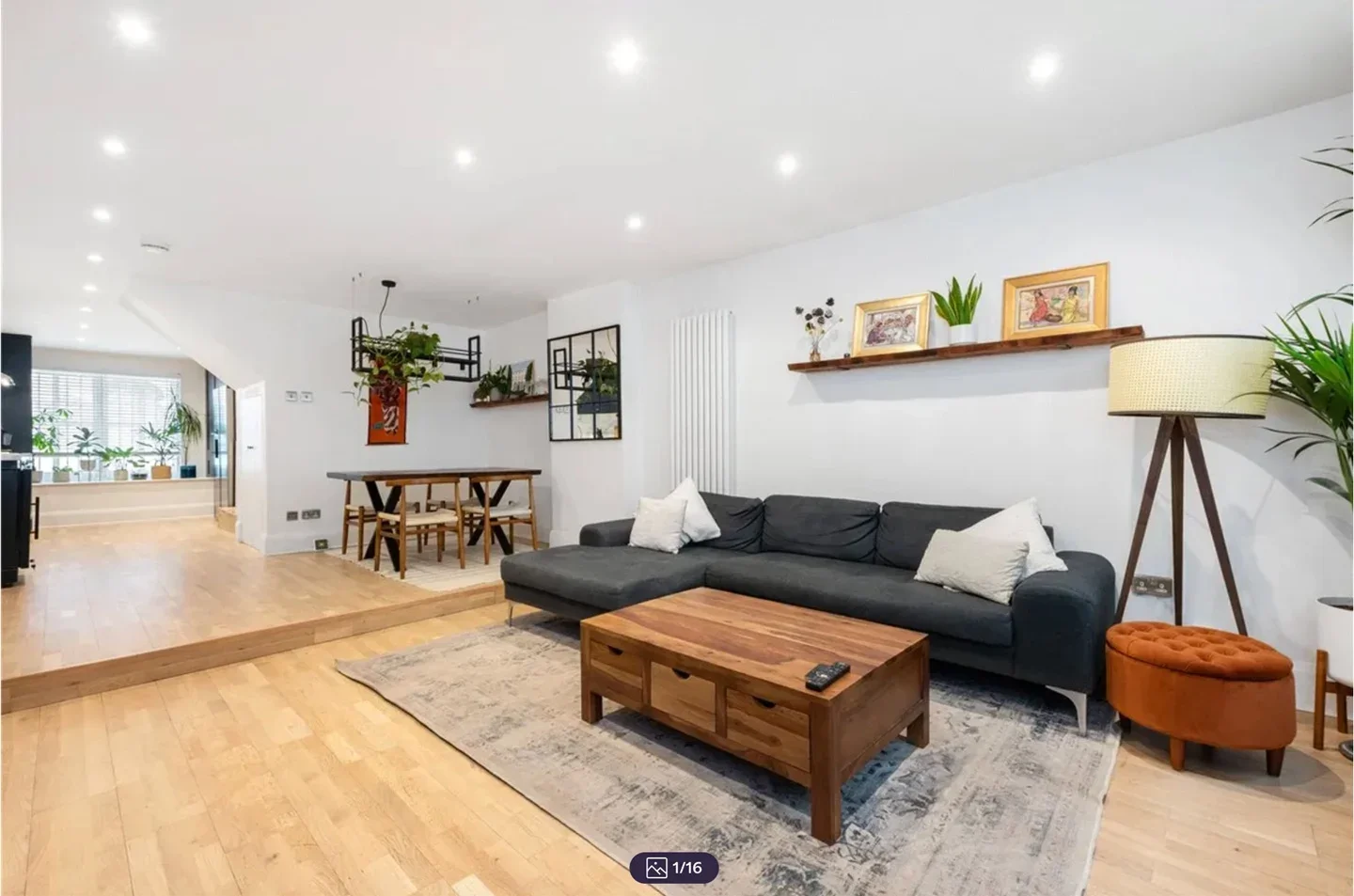 Flat Wheler Street in Greater London
