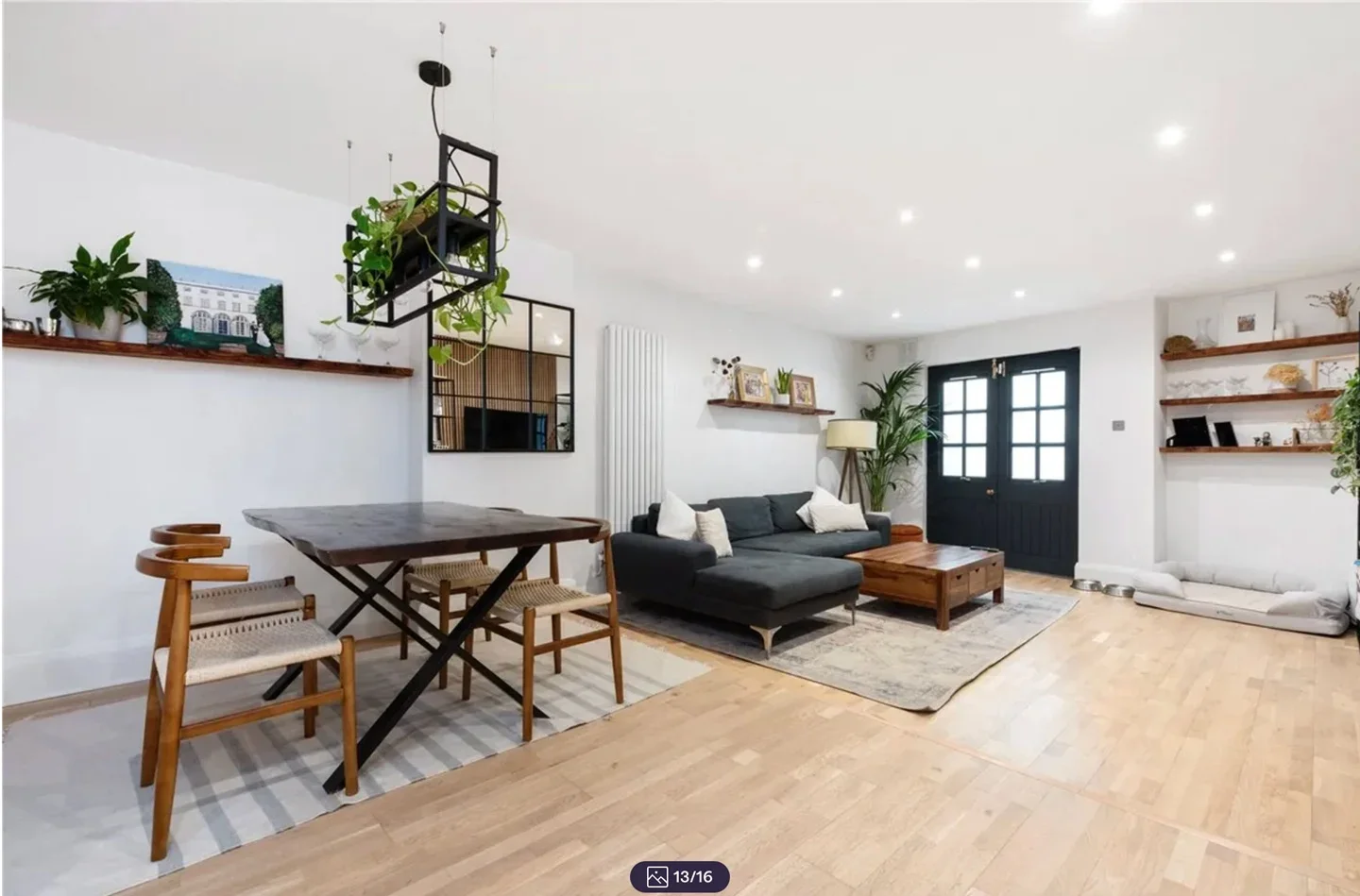 Flat Wheler Street in Greater London