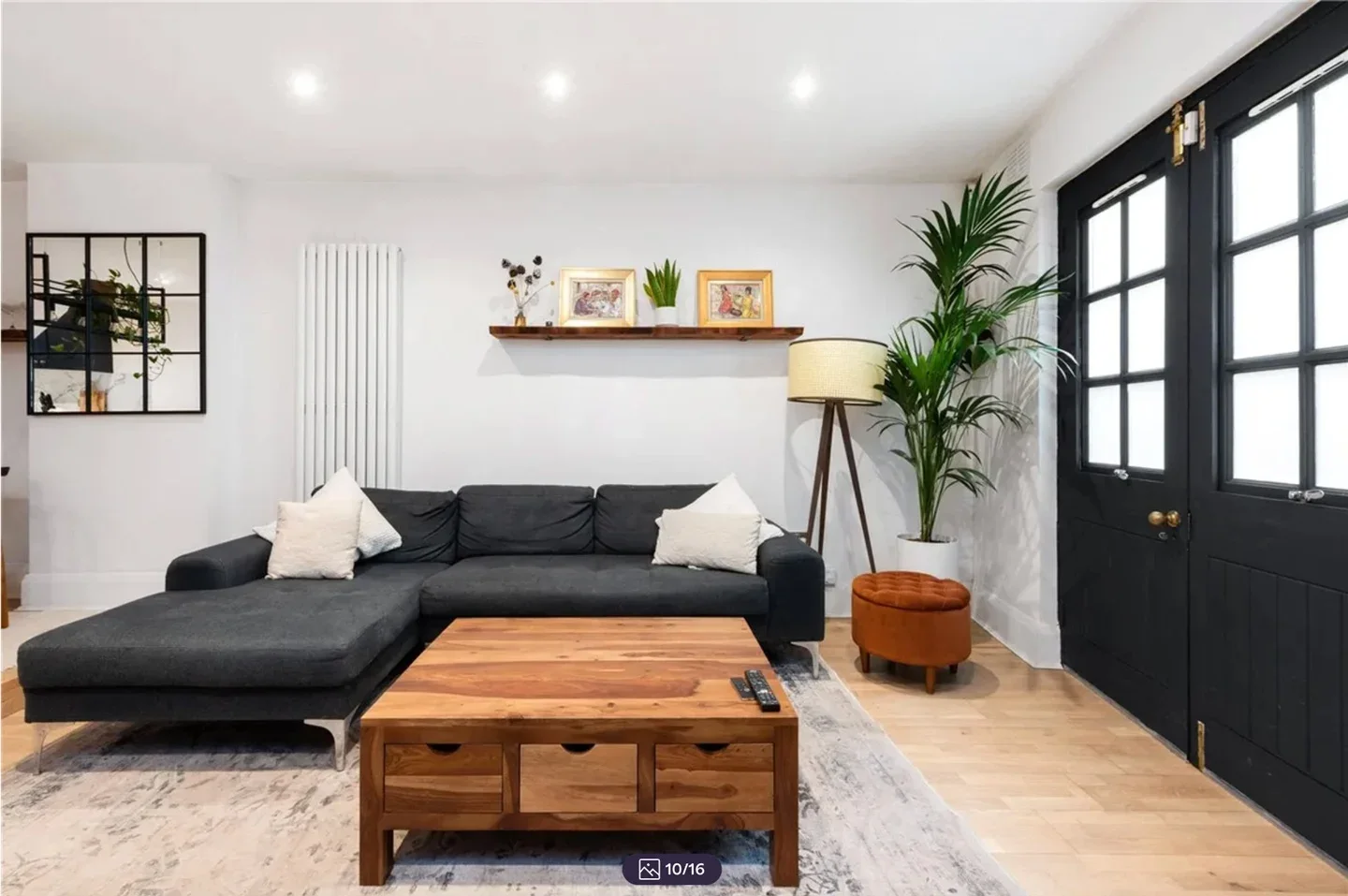 Flat Wheler Street in Greater London