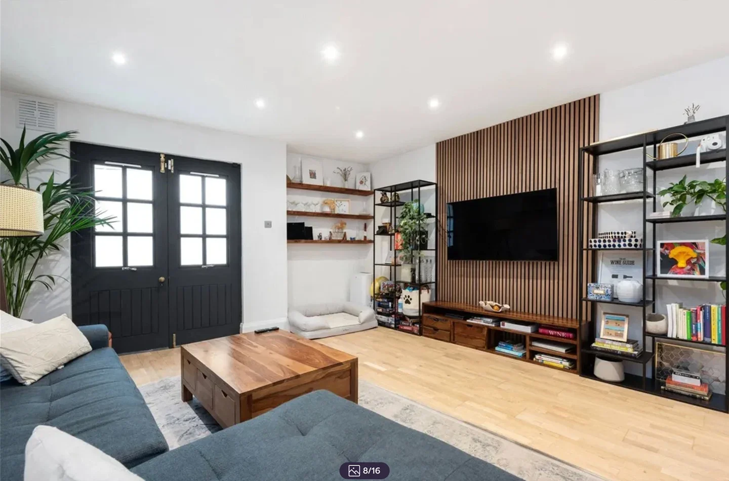 Flat Wheler Street in Greater London