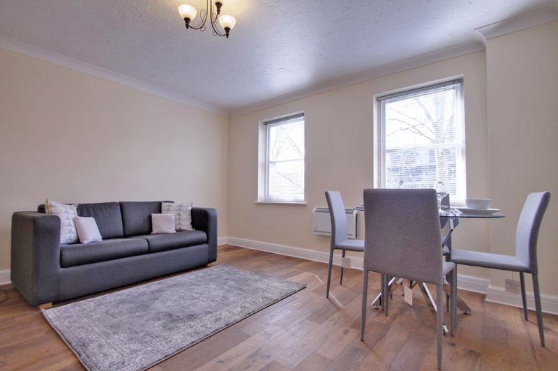 Flat Stepney Green in Greater London