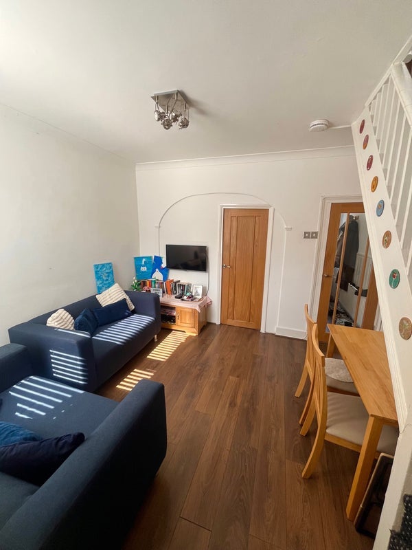 Room Glenavon Road in Greater London