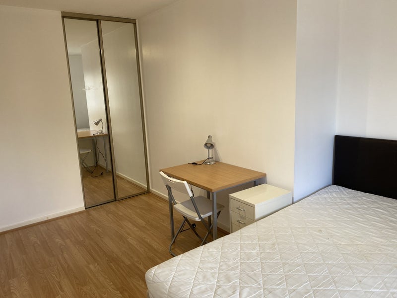 Room Barnfield Place in Greater London