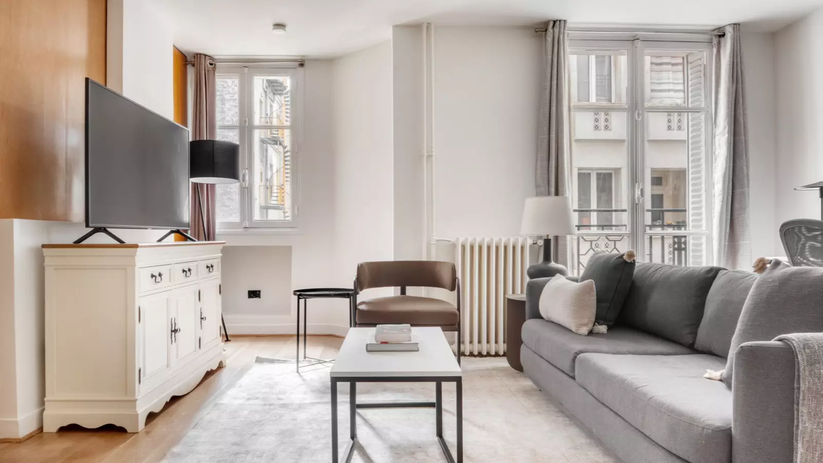 Flat Rue de Tilsitt in Paris