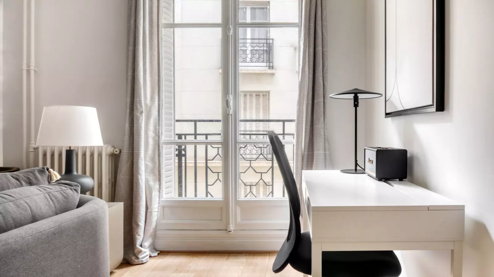 Flat Rue de Tilsitt in Paris