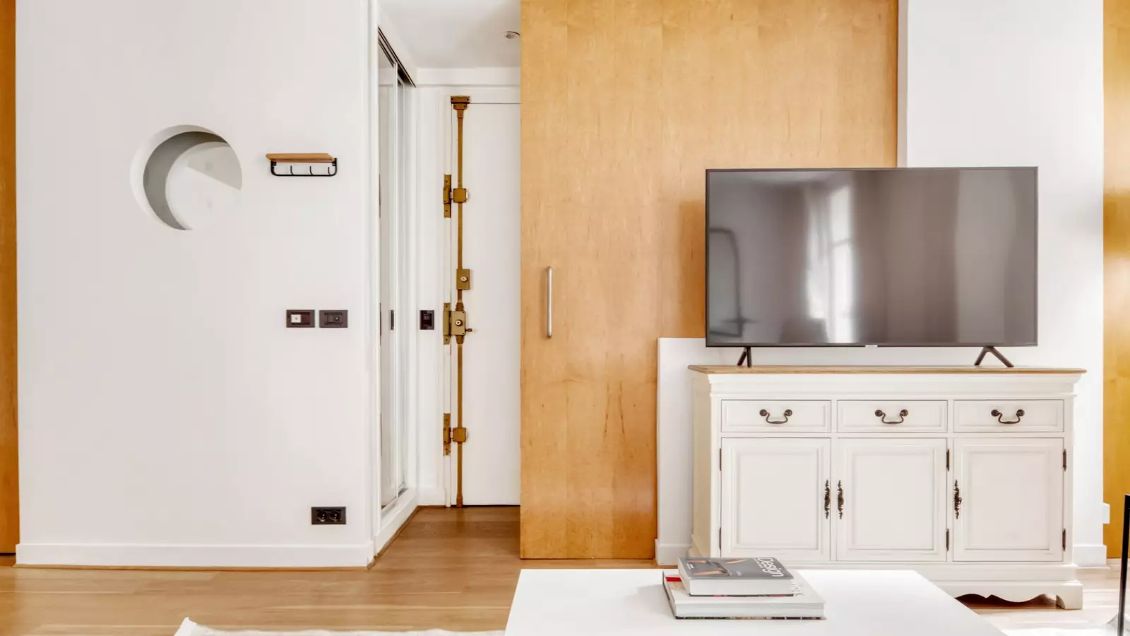 Flat Rue de Tilsitt in Paris