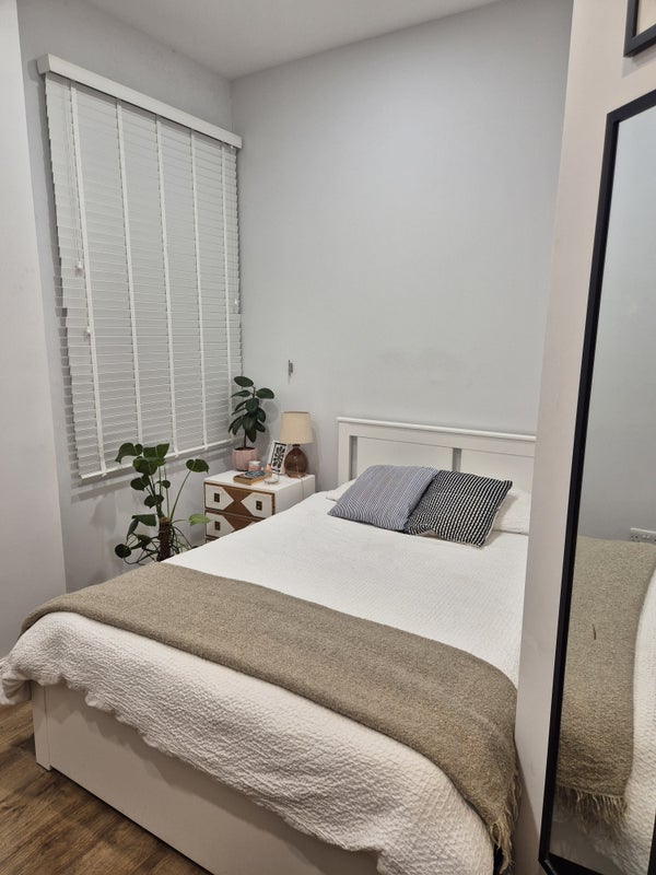 Room Arcola Street in Greater London