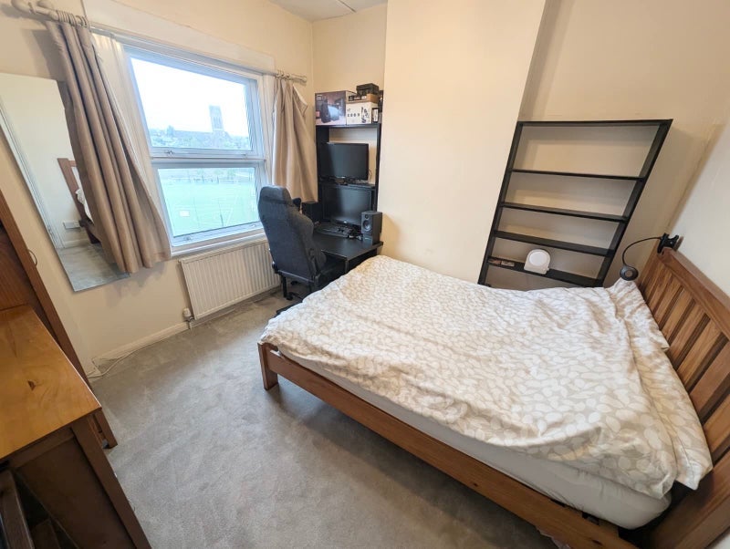 Room Camden Road in Greater London