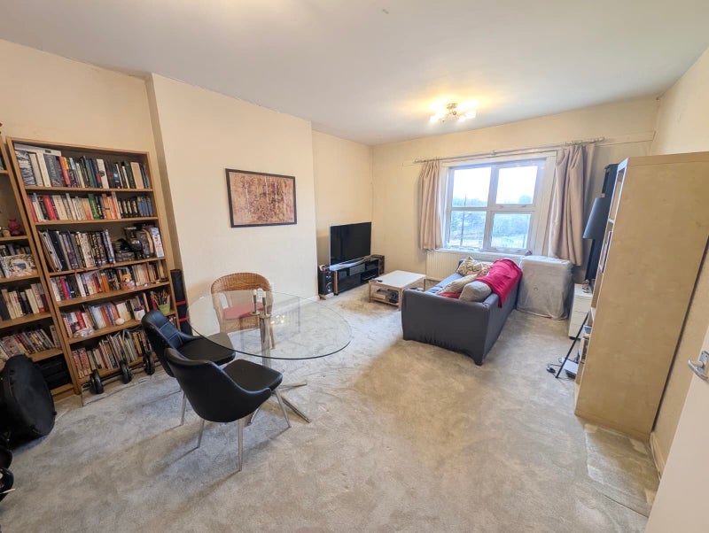 Room Camden Road in Greater London