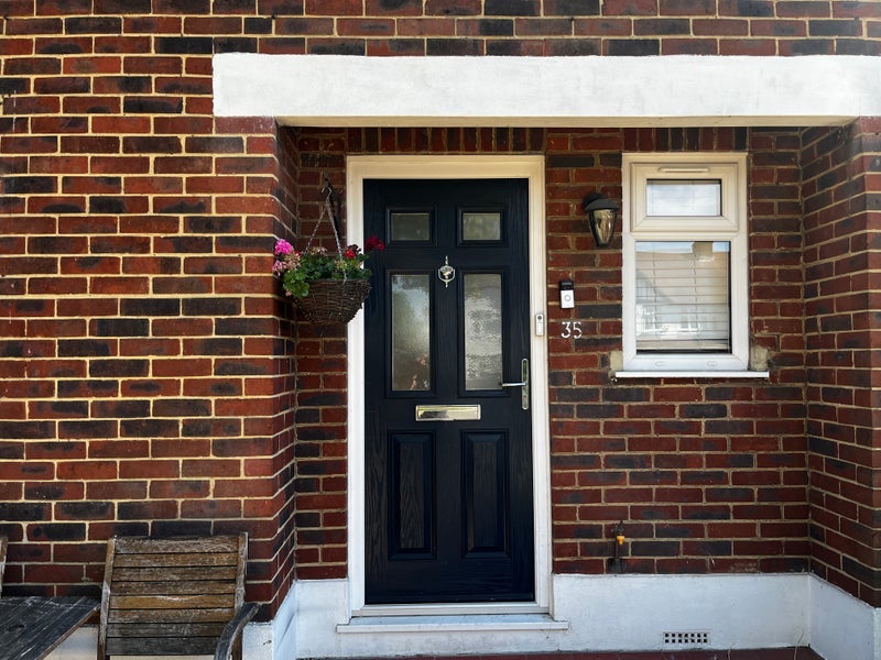 Room Manor Park Road in Greater London