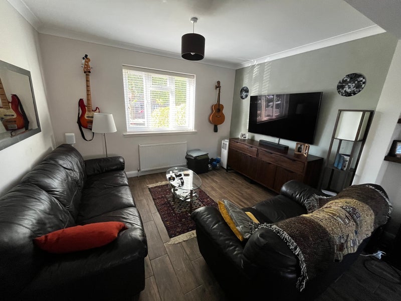 Room Manor Park Road in Greater London
