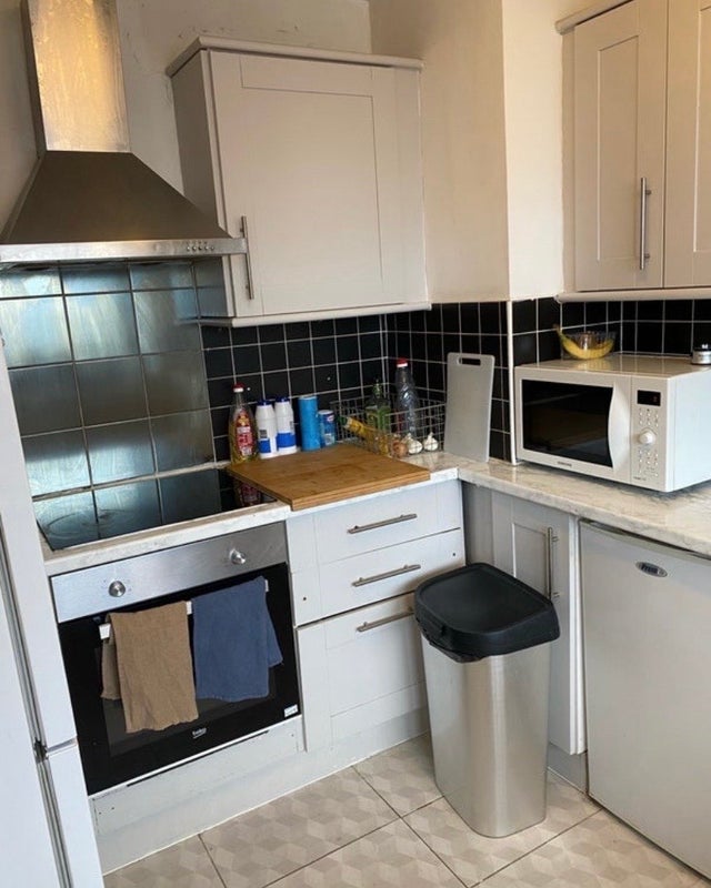 Room Hassett Road in Greater London