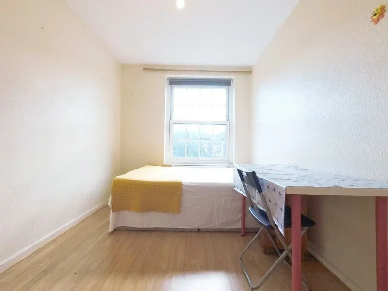 Flat Tyers Street in Greater London
