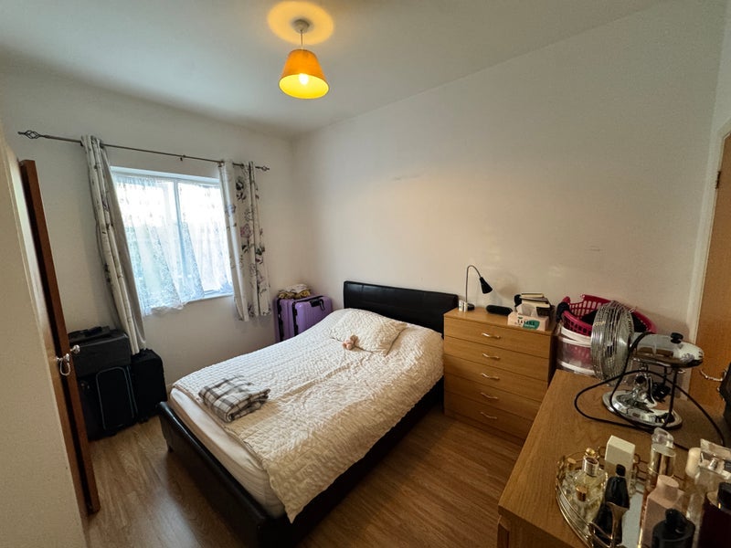 Flat Mill Hill Grove in Greater London
