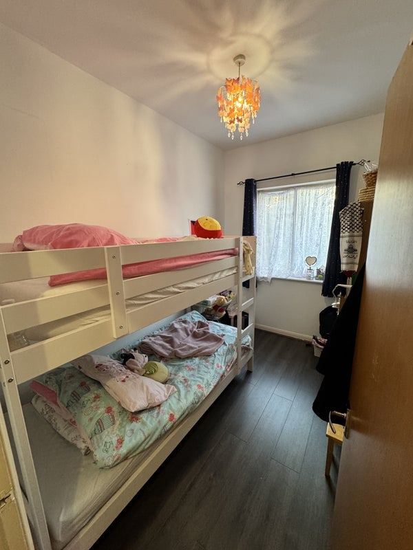 Flat Mill Hill Grove in Greater London