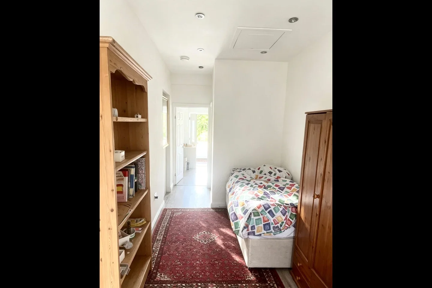 Flat Hemingford Close in Greater London