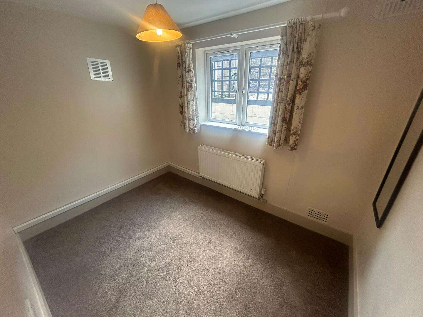 Flat Priory Hill in Dartford