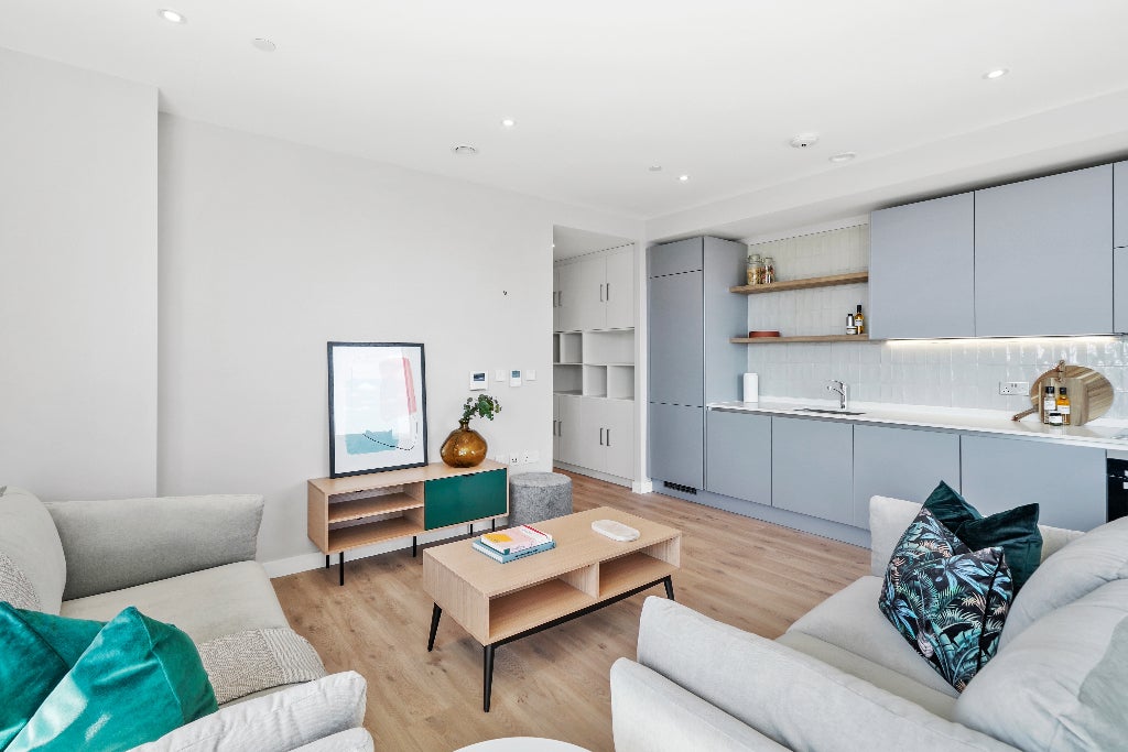 Flat Anthems Way in Greater London