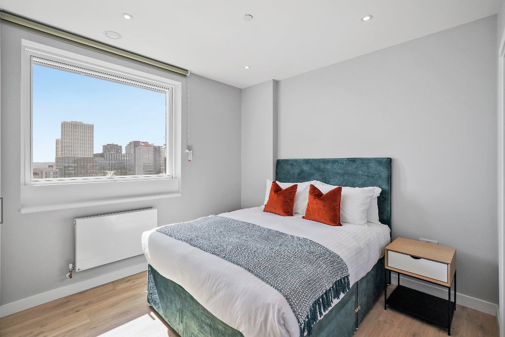 Flat Anthems Way in Greater London