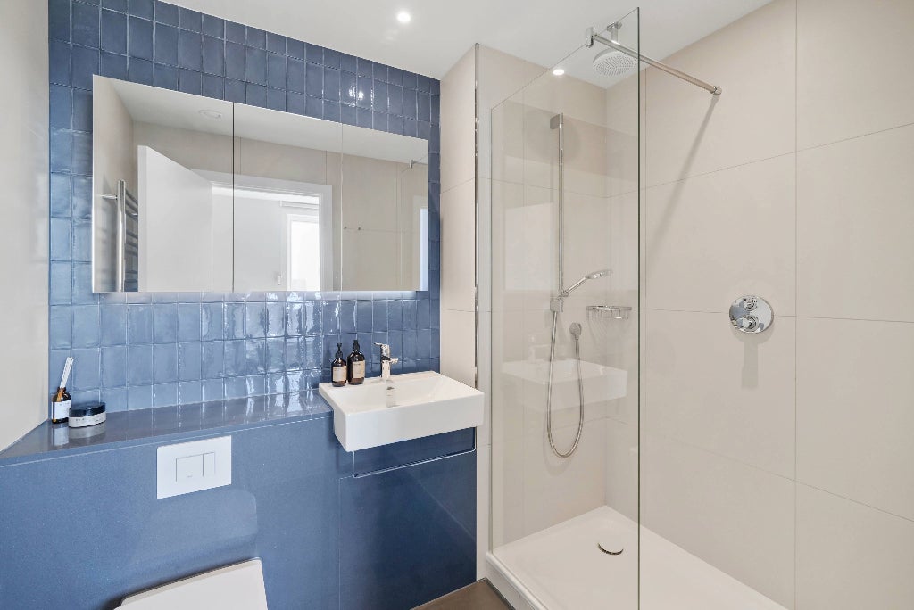 Flat Anthems Way in Greater London