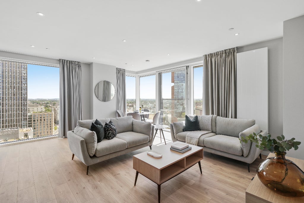 Flat Anthems Way in Greater London