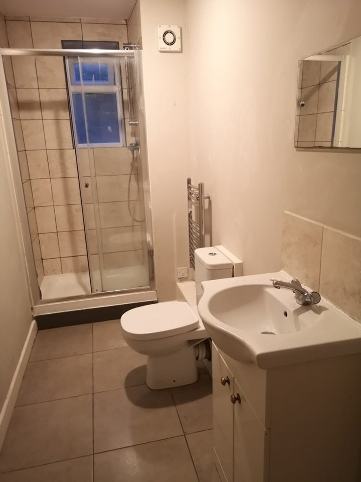 Flat Gladstone Road in Greater London