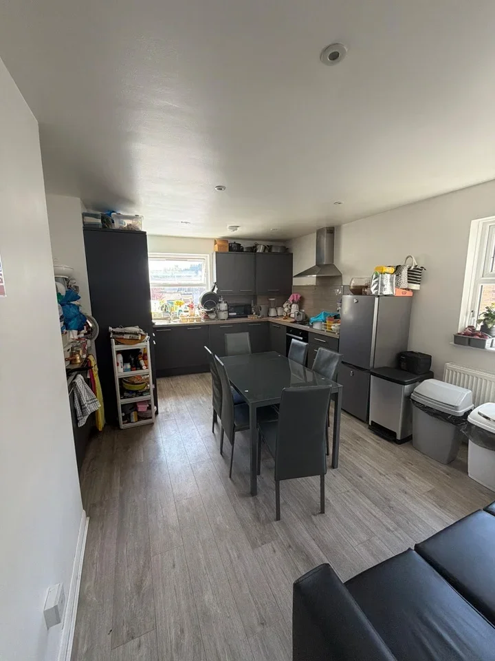 Room Romford Road in Greater London