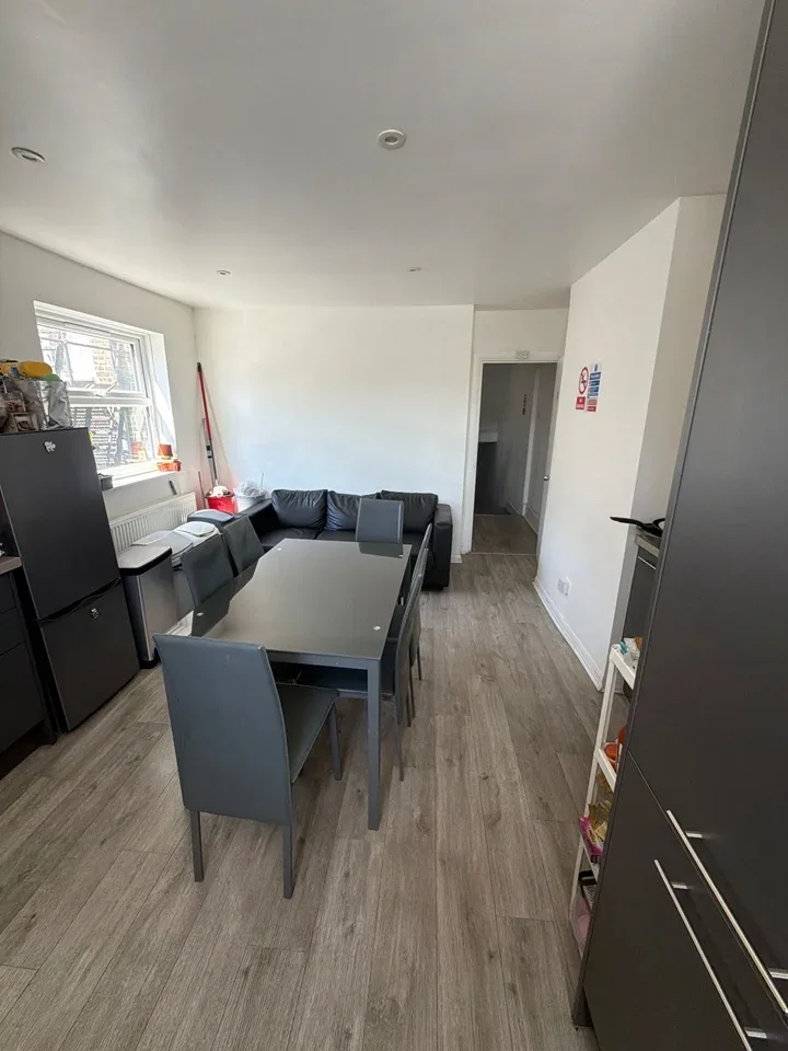 Room Romford Road in Greater London