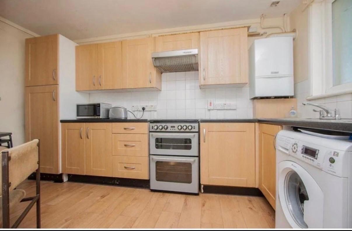 Flat Shirley Road in Greater London