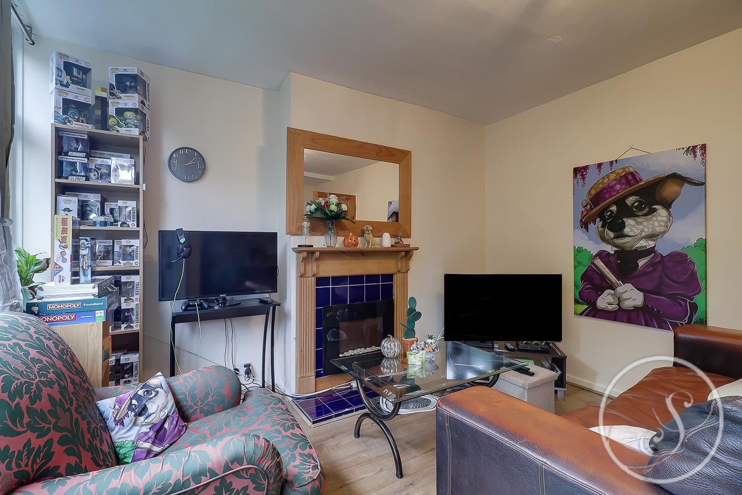 Flat Lincombe Drive in Leeds
