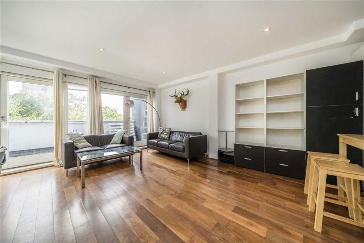 Flat Hackney Road in Greater London