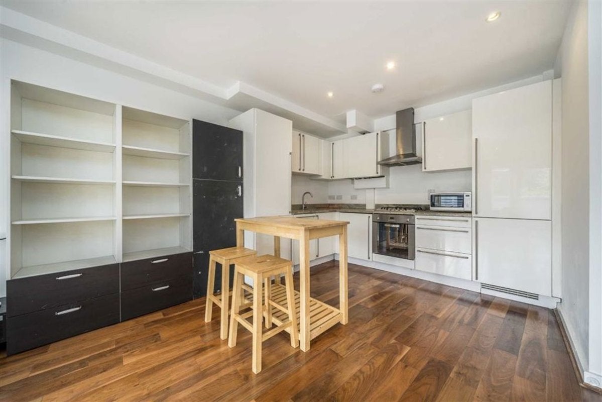 Flat Hackney Road in Greater London