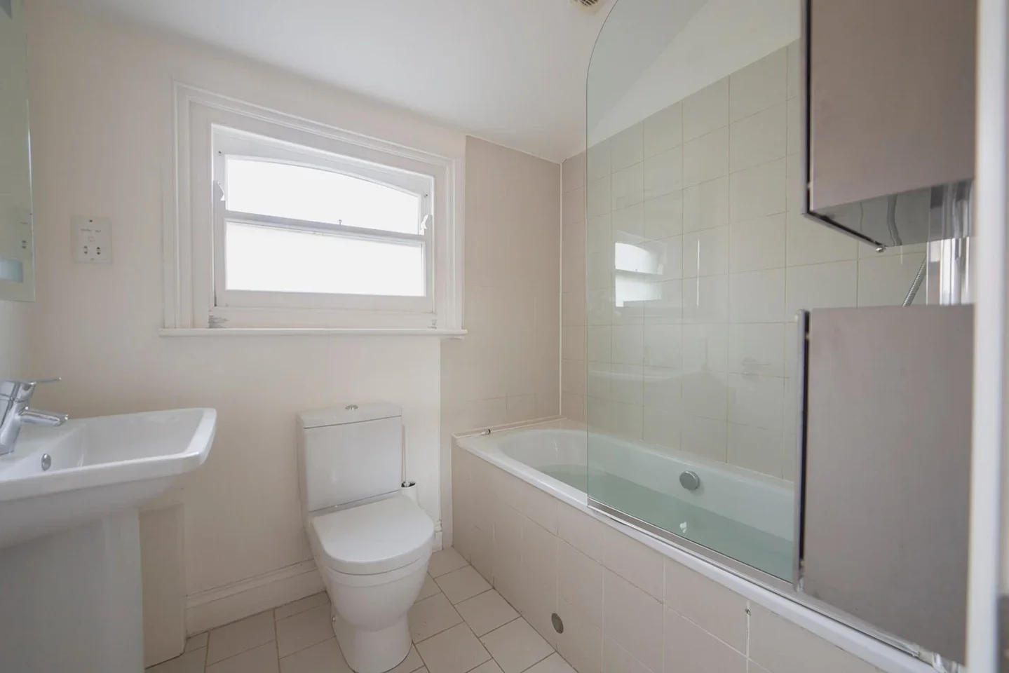 Room Brookville Road in Greater London