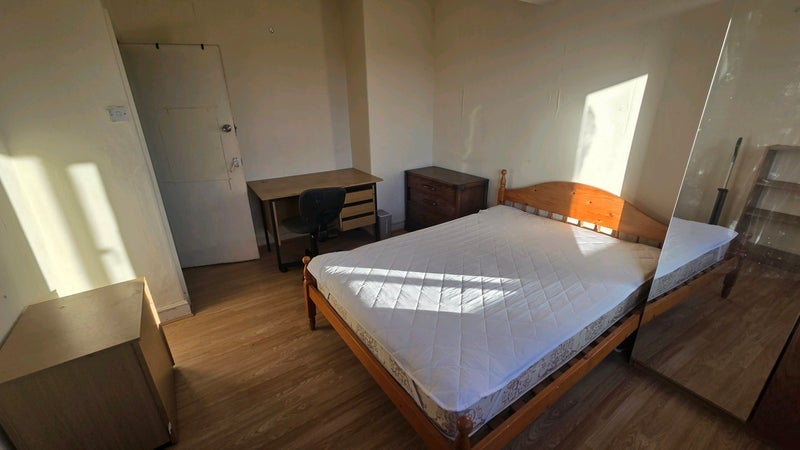 Room Harlech Avenue in Leeds
