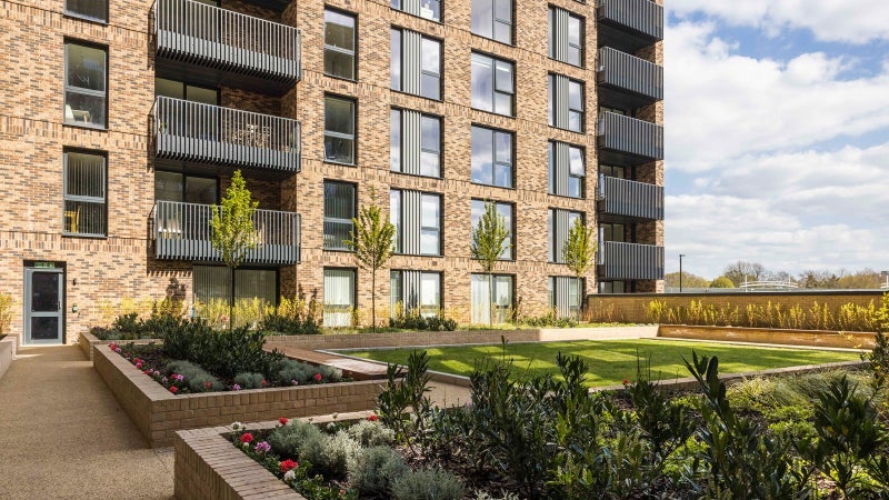 Room Plough Lane in Greater London