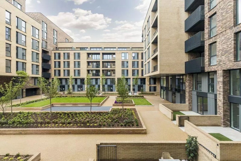 Room Plough Lane in Greater London