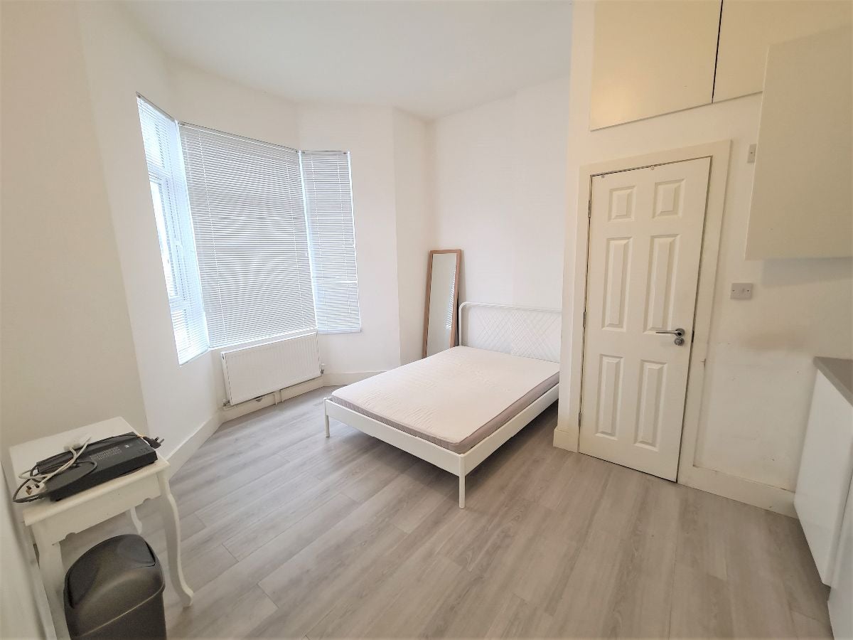 Flat Lansdowne Grove in Greater London