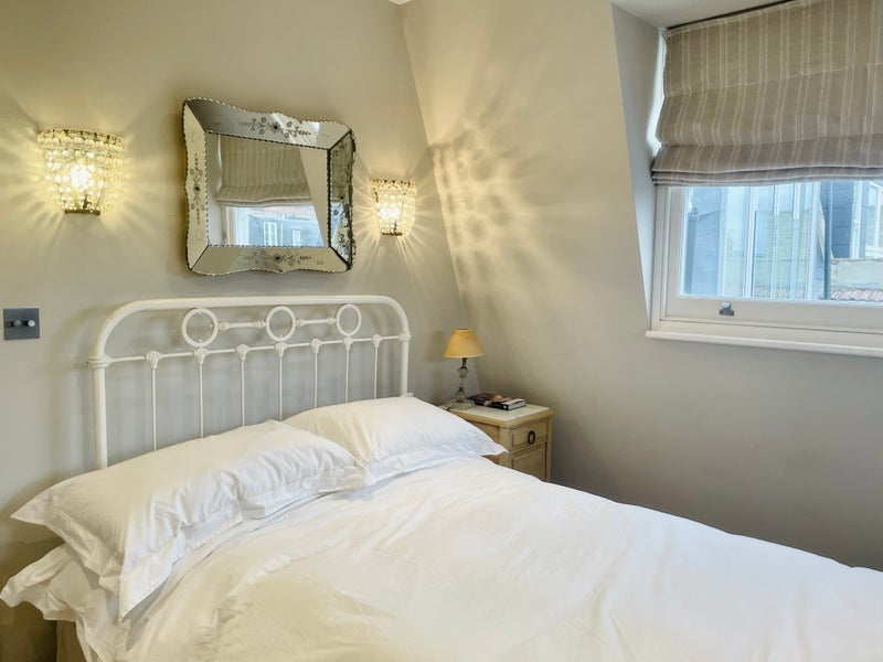 Room Danehurst Street in Greater London