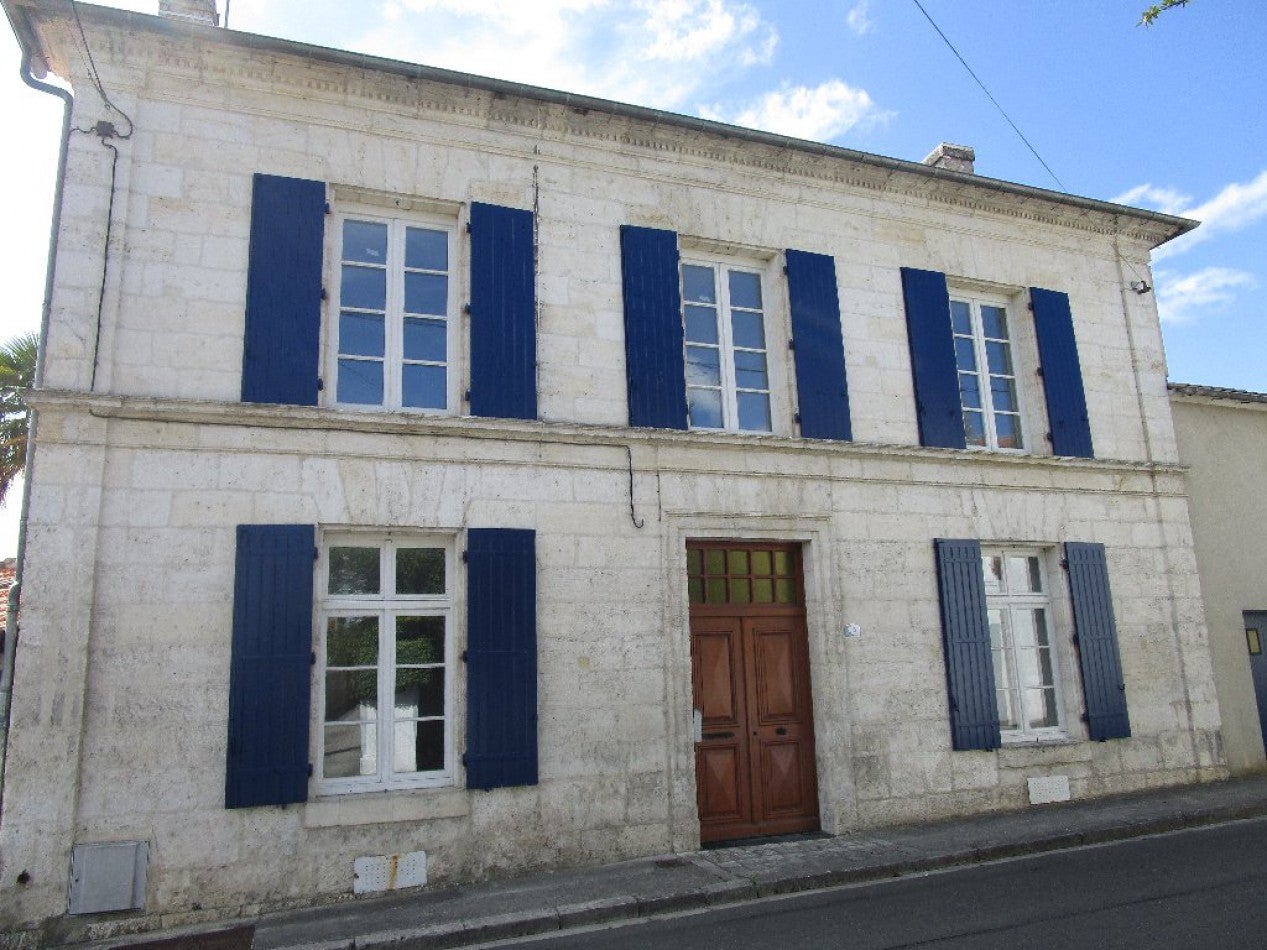 Maison Place de la Gare à Châteauneuf-sur-Charente