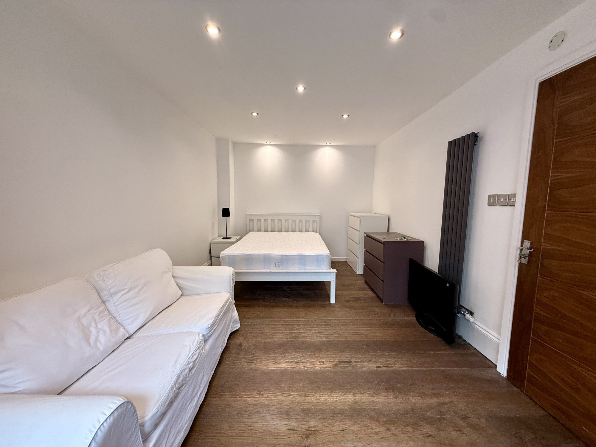 Flat Castlebar Park in Greater London