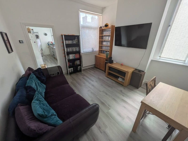 Room Crowther Street in Stoke-on-Trent