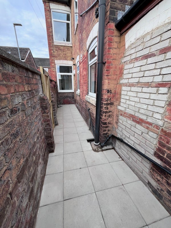 Room Crowther Street in Stoke-on-Trent