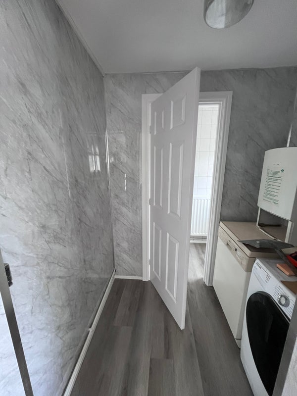 Room Crowther Street in Stoke-on-Trent