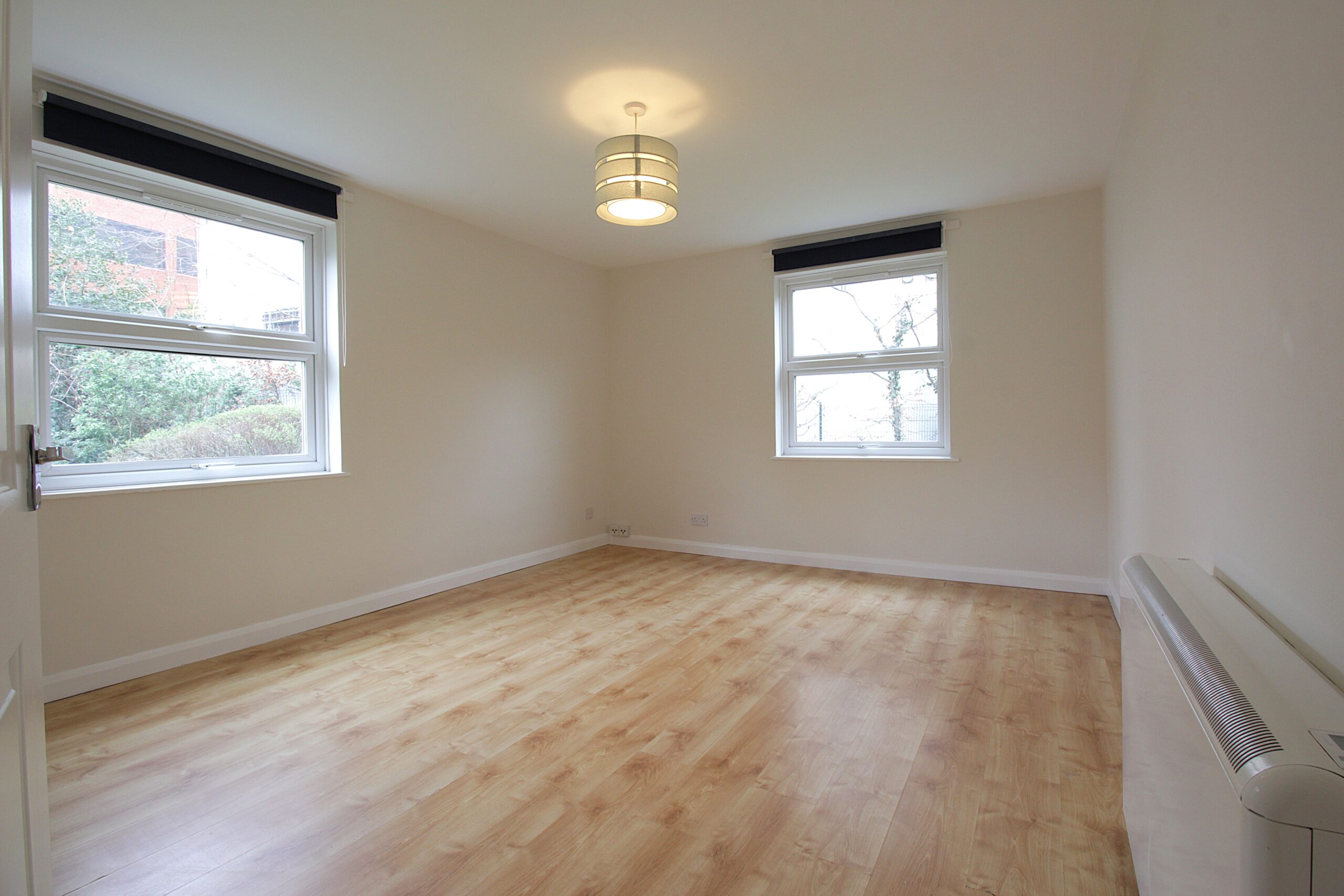 Flat Twickenham Road in Greater London