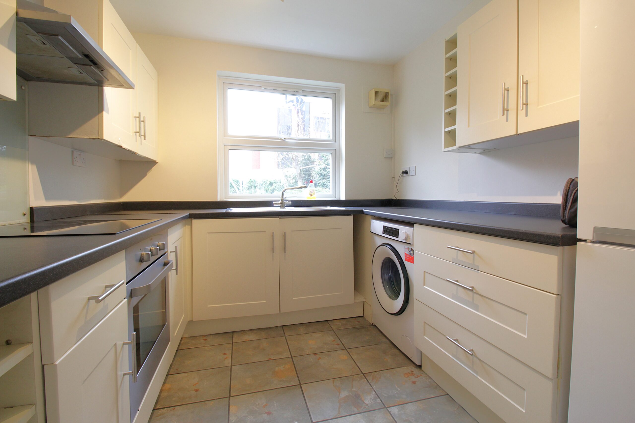 Flat Twickenham Road in Greater London
