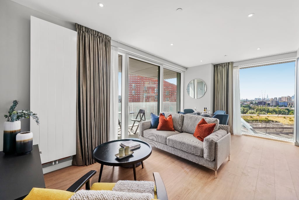 Flat Anthems Way in Greater London